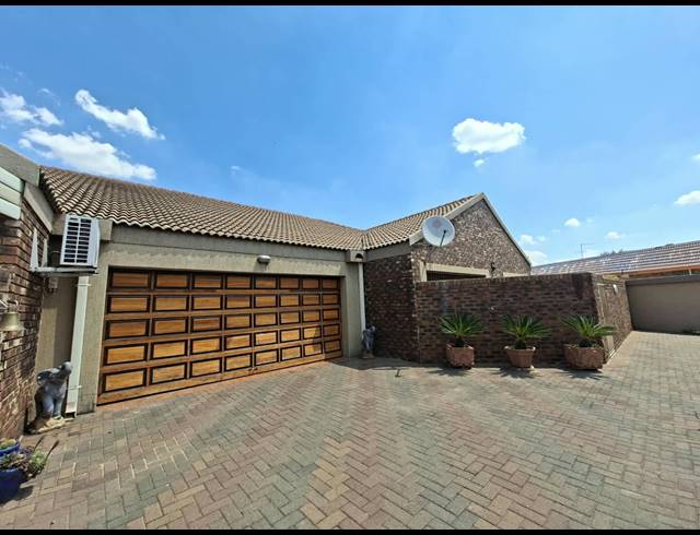 2 BEDROOM RETIREMENT UNIT FOR SALE IN THREE RIVERS
